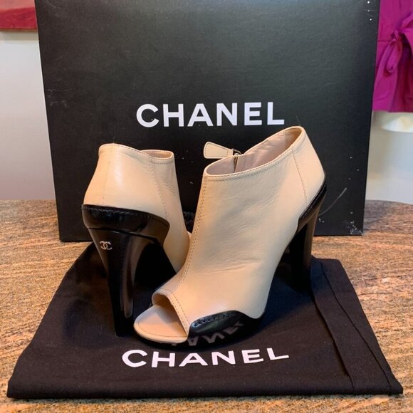 CHANEL NEW Open Toe Leather Ankle Boot Bootie Black & Tan CC Logo EU 38 US 7-7.5 - Picture 12 of 12